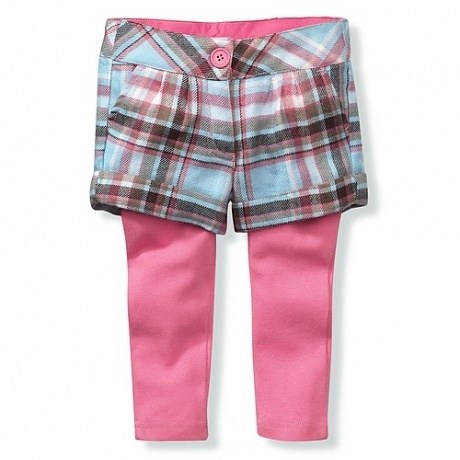 Baby-Shorts und Leggings