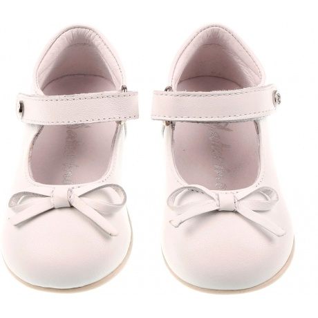 Ballerina mit Fesselriemchen